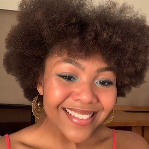 Meet your Posher, Chloe